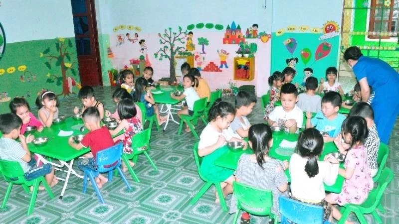 Tăng cường kiểm soát an toàn thực phẩm tại các bếp ăn trường học