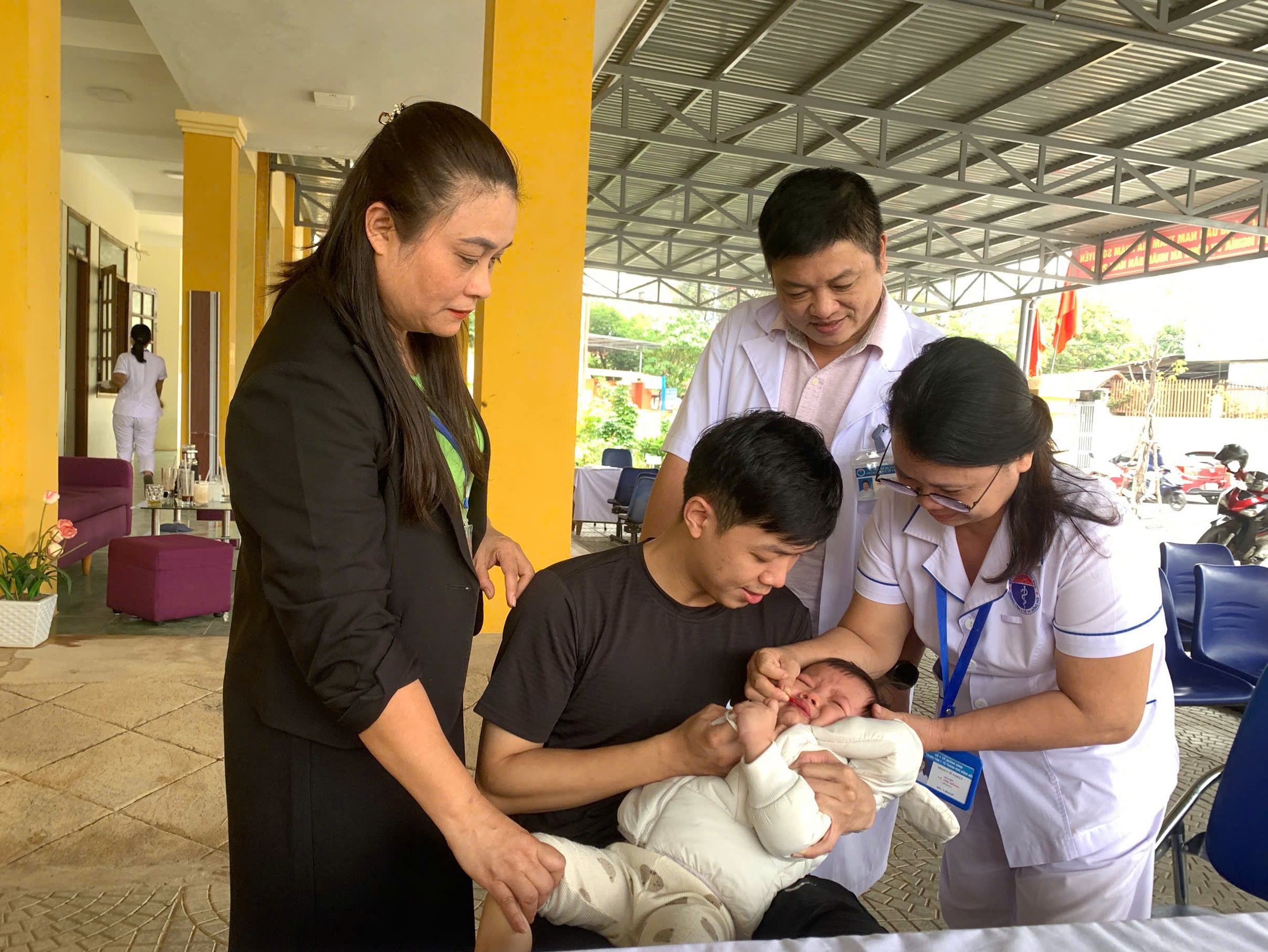 Trung tâm Y tế Khu vực Đồng Hới: Triển khai Chiến dịch bổ sung Vitamin A liều cao và cân, đo trẻ dưới 5 tuổi đợt 2 năm 2025